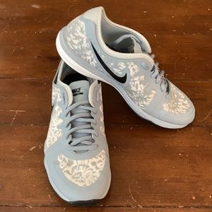 Nike Dual Fusion Gray Shoes